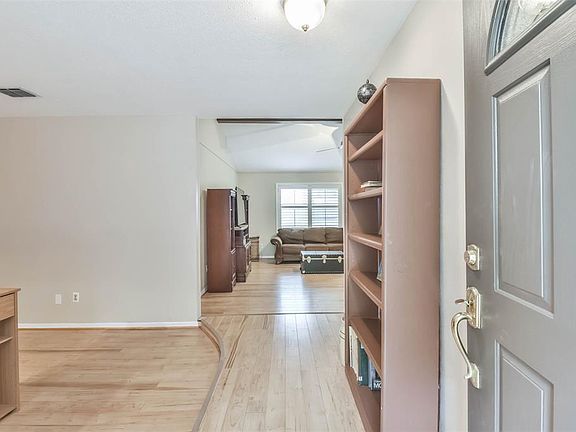 2nd image of 10818 Sagemeadow Ln