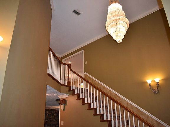 2nd image of 17 Maple Cir