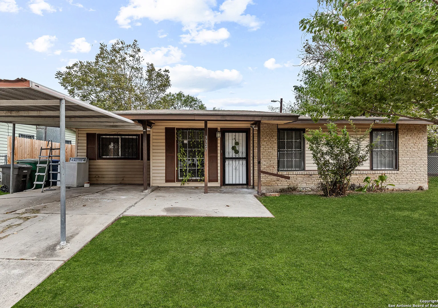 3 bed, 1023 sqft, $1,710 — Photo 1