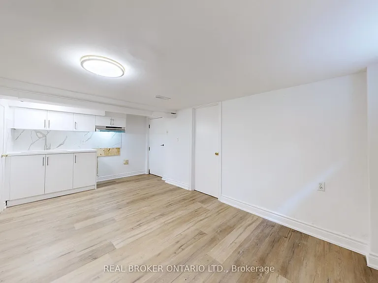 102 Bowie Ave #BASEMENT — Photo 7