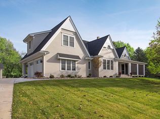 2040 Spates Ave, Wayzata, MN 55391