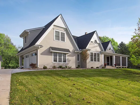 2040 Spates Ave, Wayzata, MN 55391