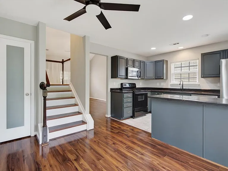 3445 Broadwick St — Photo 22
