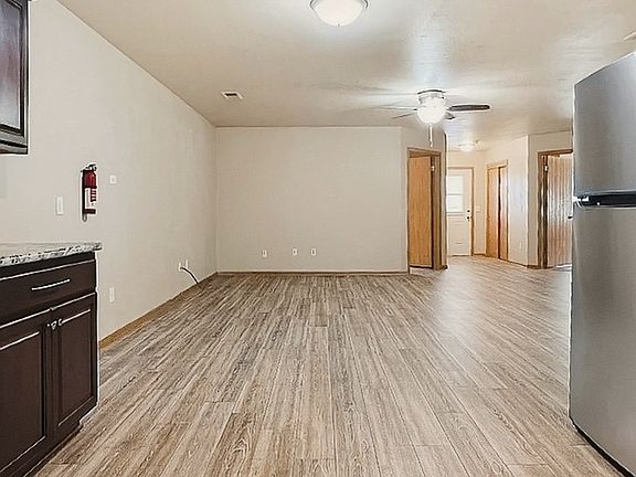 4th image of 1010 Grove St