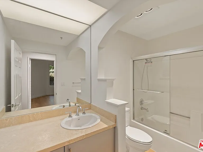 620 S Gramercy Pl #122 — Photo 17