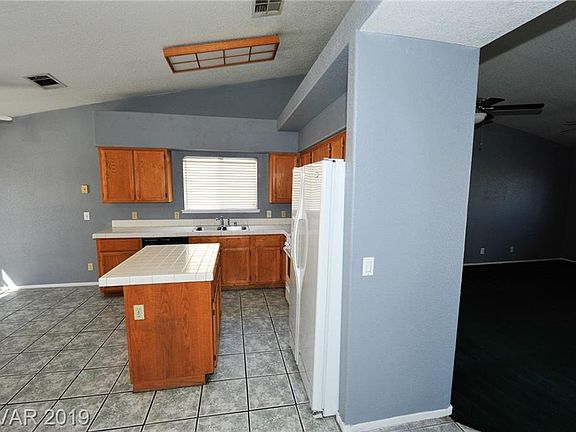 3rd image of 5029 Golfridge Dr