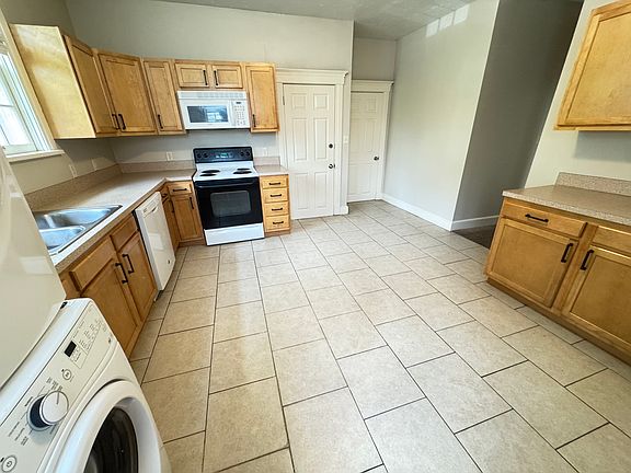 3rd image of 1645 D St #1