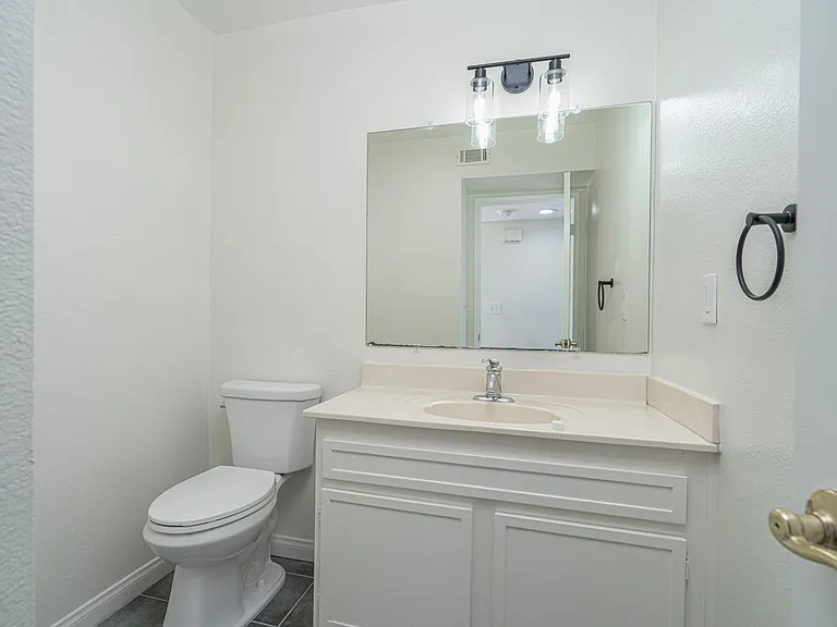 789 W 18th St #1A — Photo 20