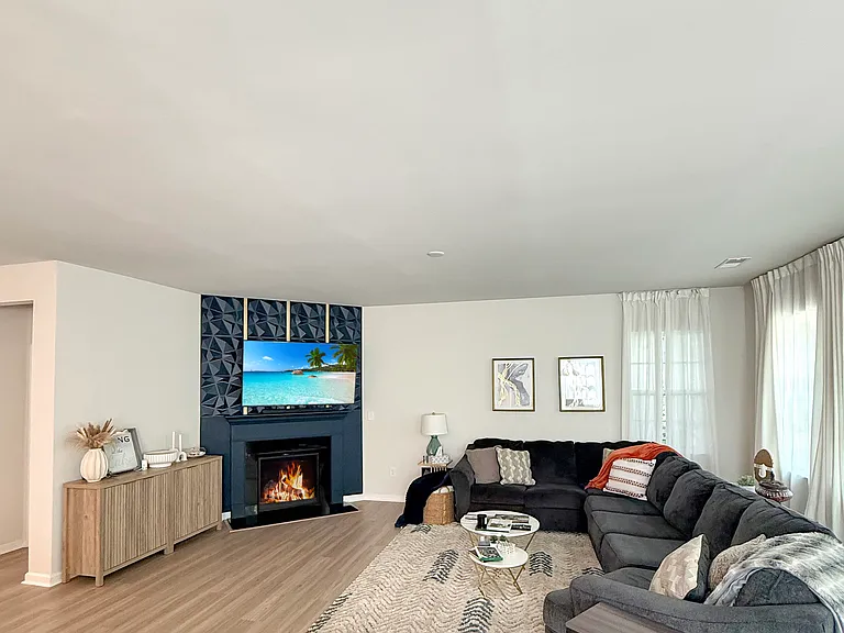 1222 Rickard Dr — Photo 2