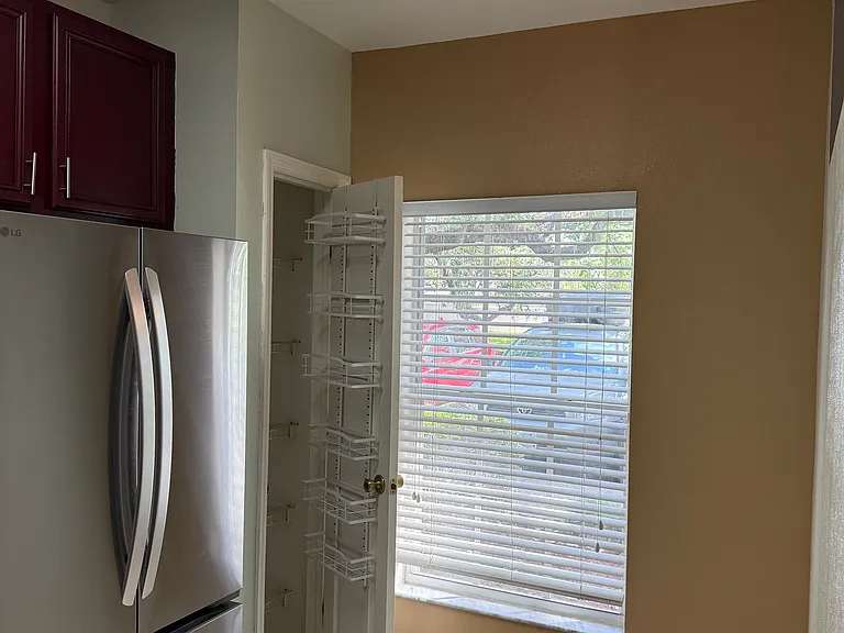 1090 Vineland Pl — Photo 3