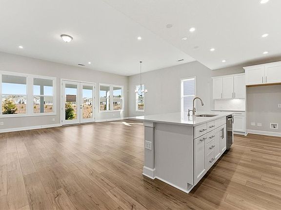5th image of 28 Florence Ln