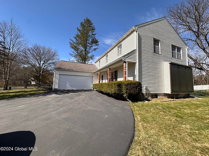 2nd image of 818 Huntingdon Drive
