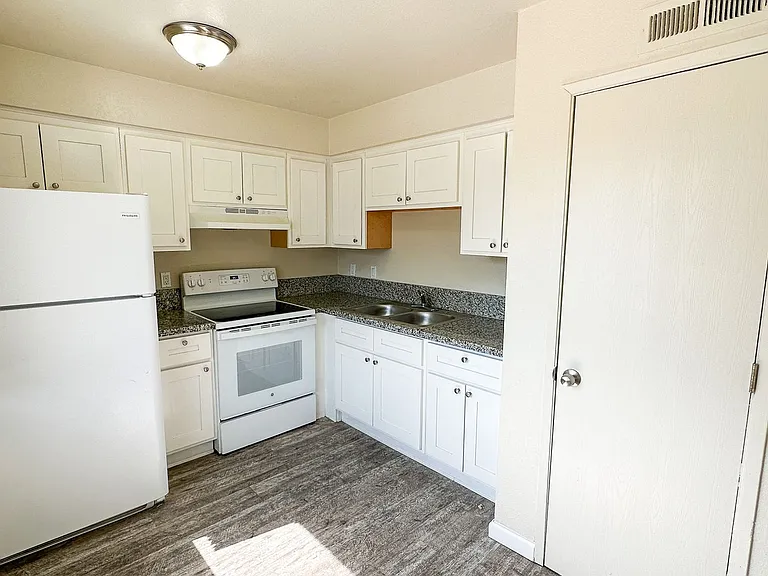 Mountain Vista Apartments — Photo 34