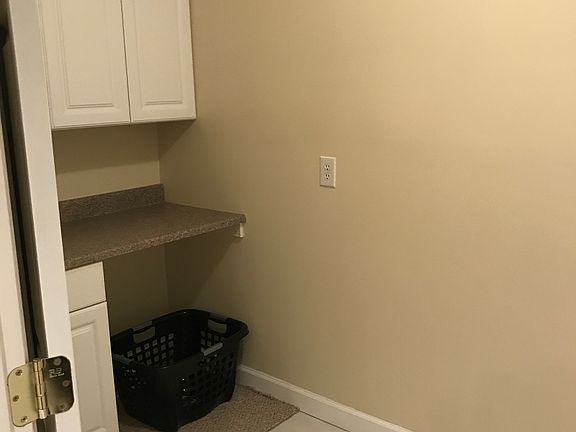 5th image of 701 W Chapel Ln