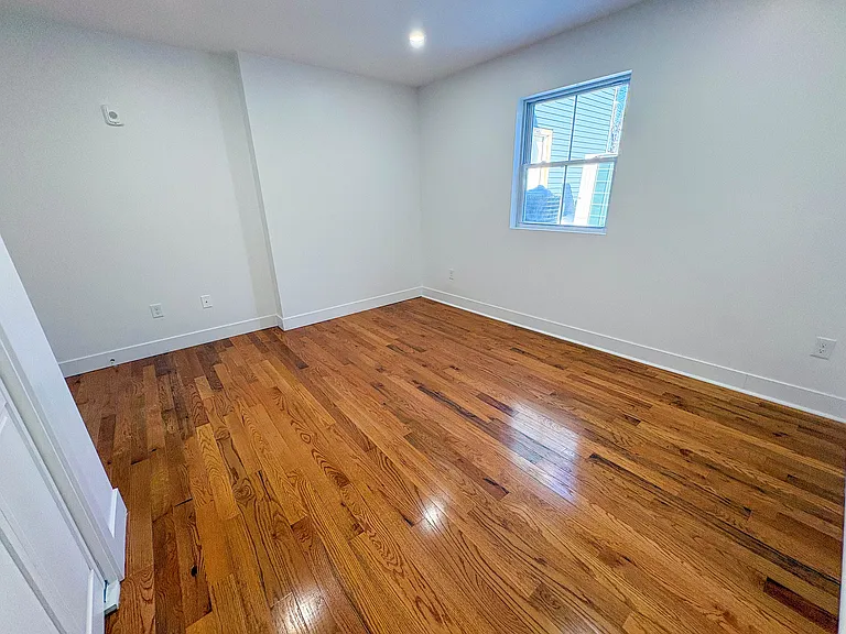 511 Broadway #203 — Photo 3