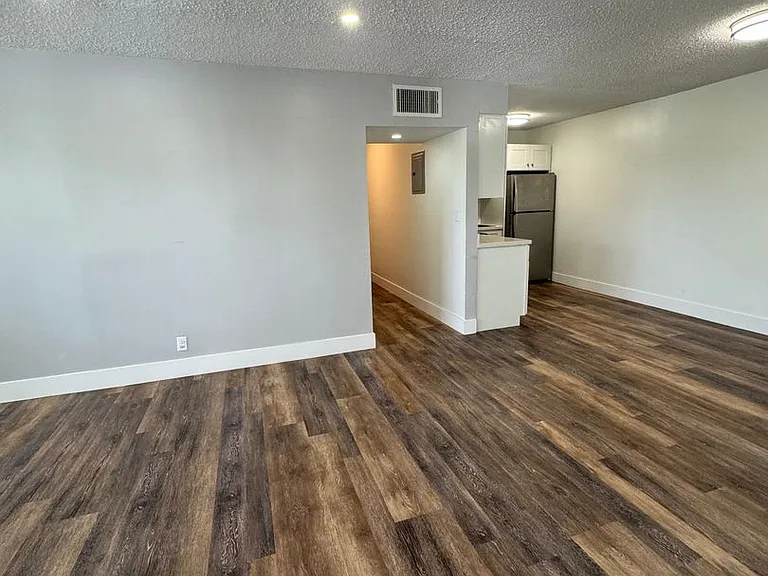 2500 Johnson St — Photo 5