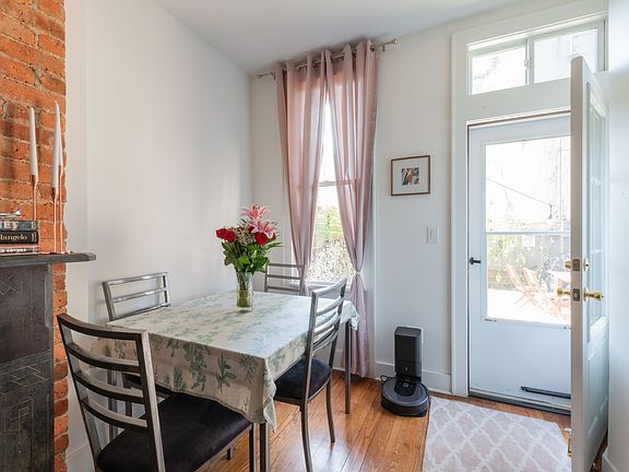 3rd image of 210 Calyer St #1