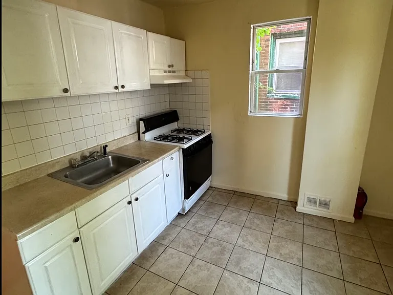 5515 Crowson St — Photo 4