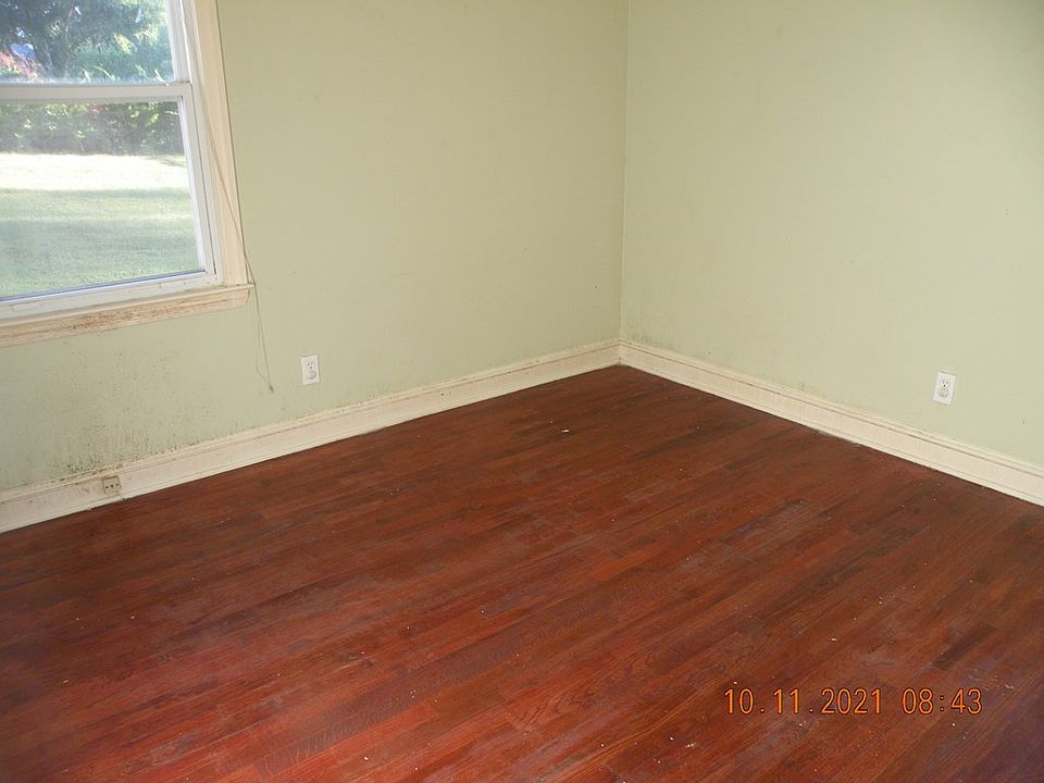 2nd image of 501 Gordon St W