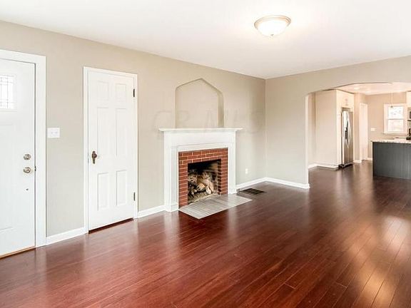 2nd image of 1262 Thornwood Pl