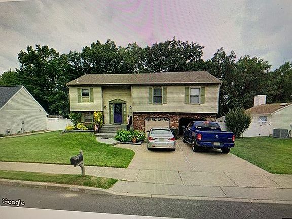 3rd image of 20 Timberline Dr