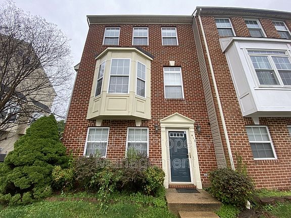 4th image of 413 Dundee Pl