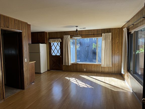5th image of 3348 Deer Park Ave