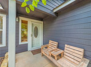 136 Round Up Dr, Liberty Hill, TX 78642