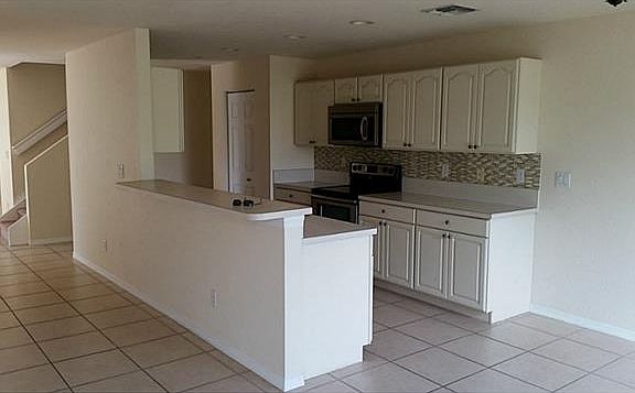 3rd image of 1907 SW Newport Isles Blvd