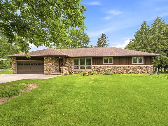 2nd image of 1102 S Ridge Ln