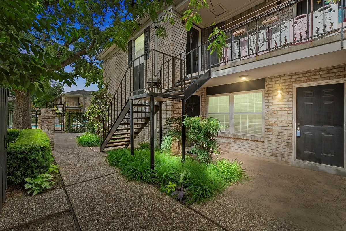 Building Photo - 7900 Westheimer Rd #121