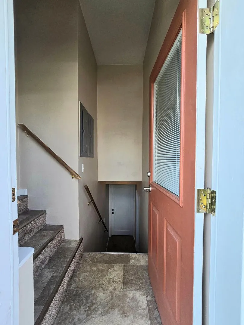 641 & 641 1/2 Broadwater Ave — Photo 4