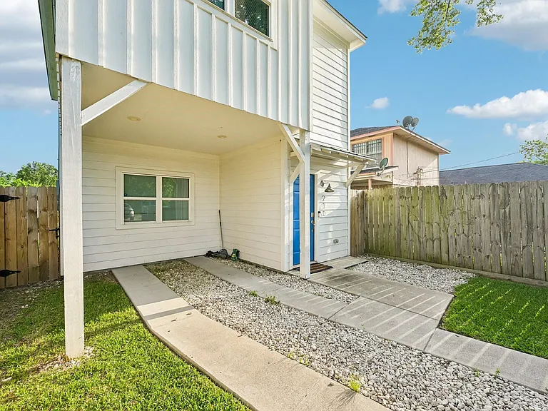 210 Garrotsville St — Photo 10
