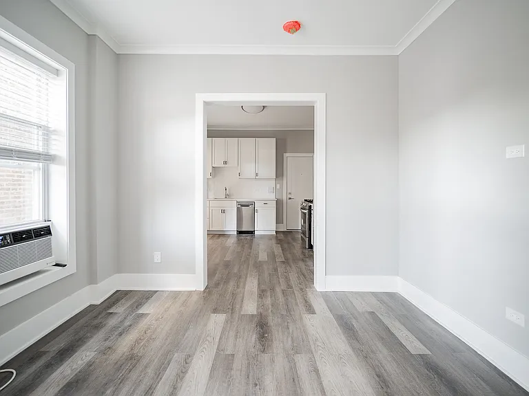 1472 W Erie Street — Photo 8