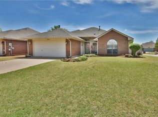 1824 Yellowstone Ln, Edmond, OK 73003