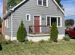 110 Howard Ave, Hamilton, ON L9A 2W7