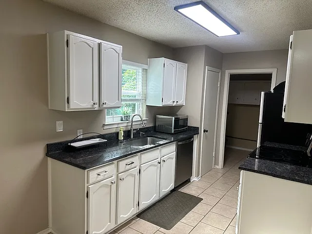 Building Photo - 18396 Tall Pines Dr