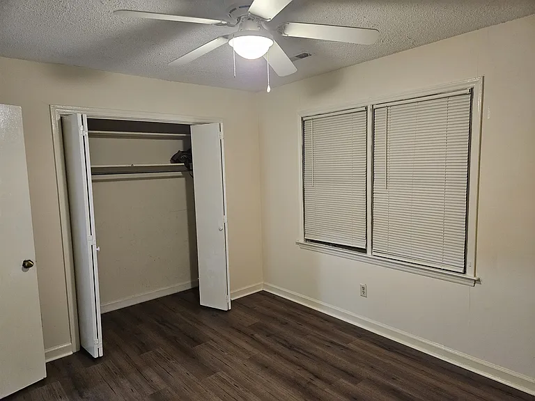 102 Cedar Ct #B — Photo 16