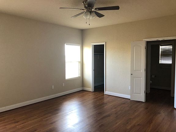 3rd image of 701 Englemann Oak Dr