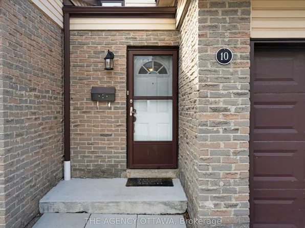 10 Collins Cres, Brampton, ON L6V 3M9
