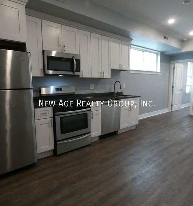 1st image of 4028 Aspen St #2