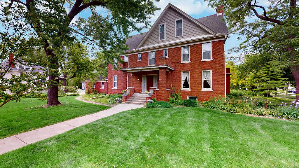 605 W Downer Pl photo 1