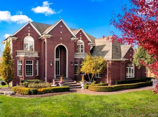 2282 Hawthorne Dr S, Shelby Township, MI 48316