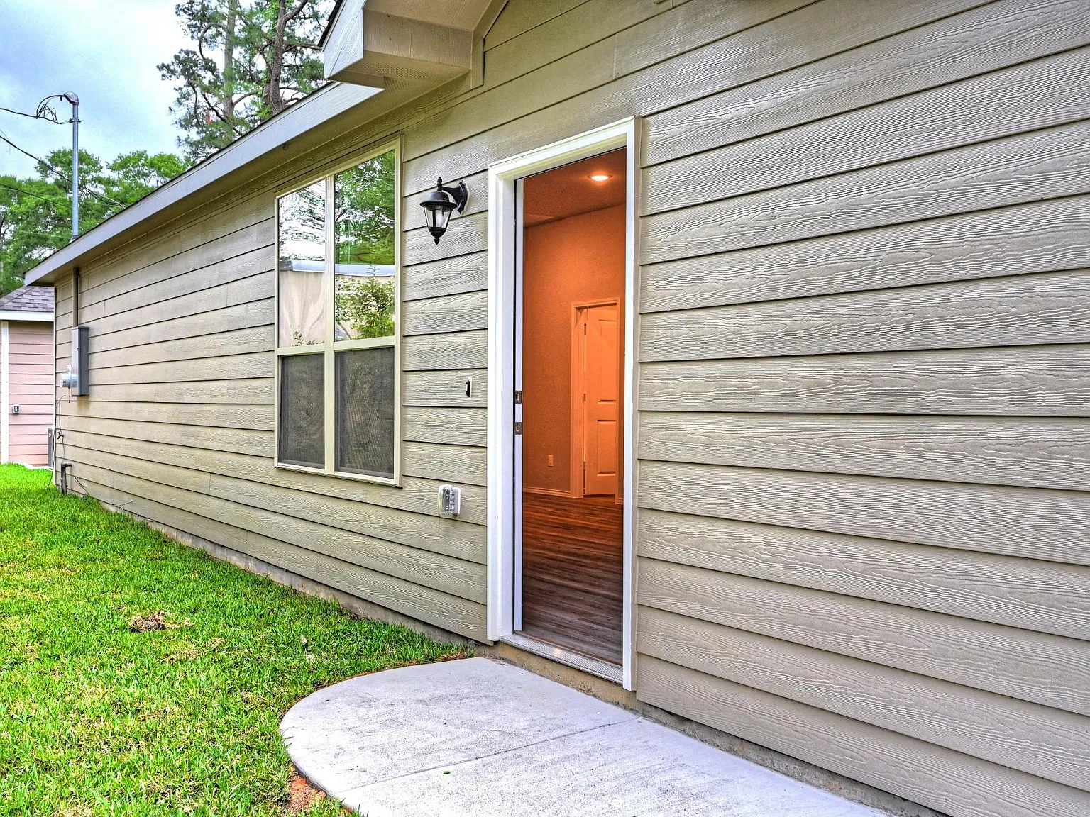 3 bed, 2.0 bath, 988 sqft, $1,325 — Photo 4