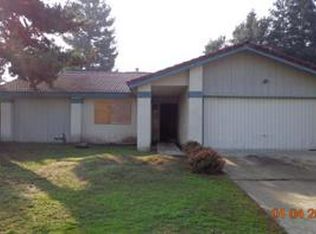 2733 E Norman Dr, Visalia, CA 93292