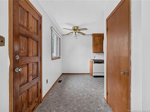 5th image of 15 Springdale Ct