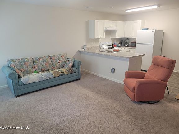 3rd image of 187 Shamrock Drive SW