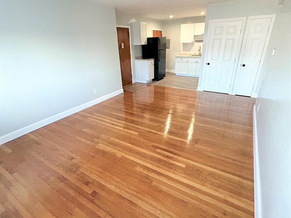 1st image of 580 Bridge St #11