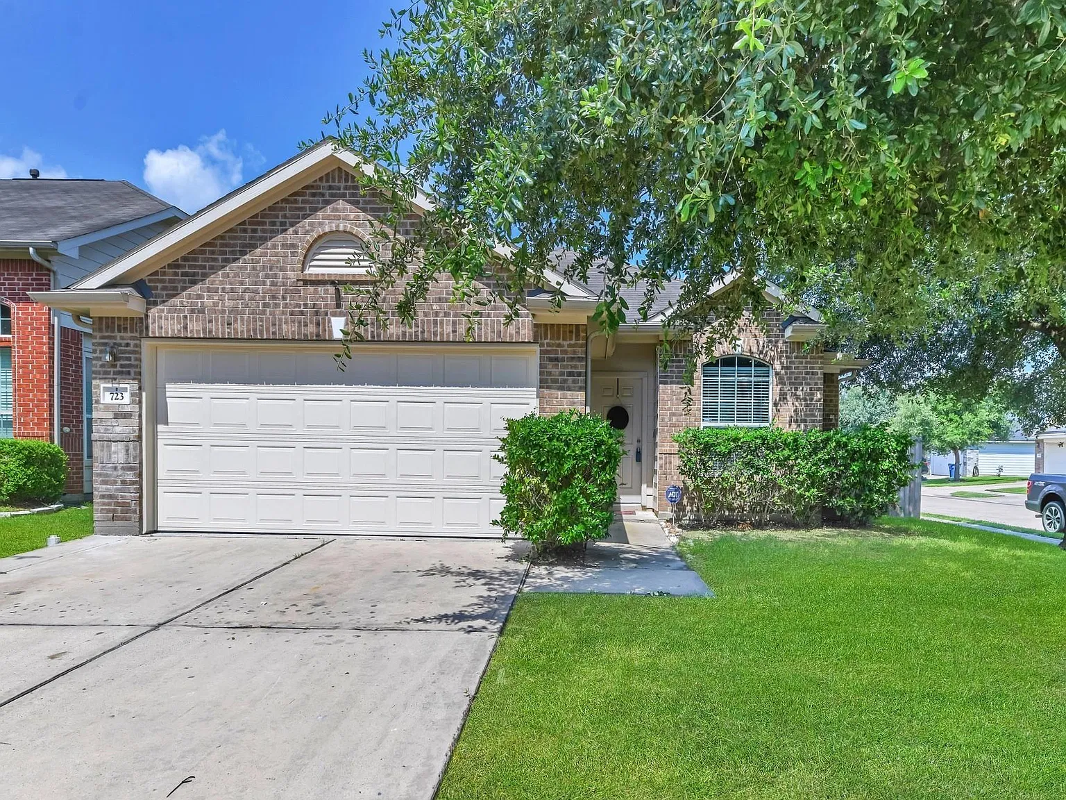 3 bed, 2.0 bath, 1642 sqft, $2,100 — Photo 1