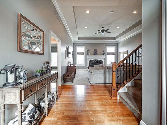 2nd image of 3692 Woodvine Dr